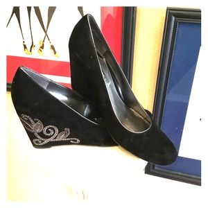 Bandolino suede wedge